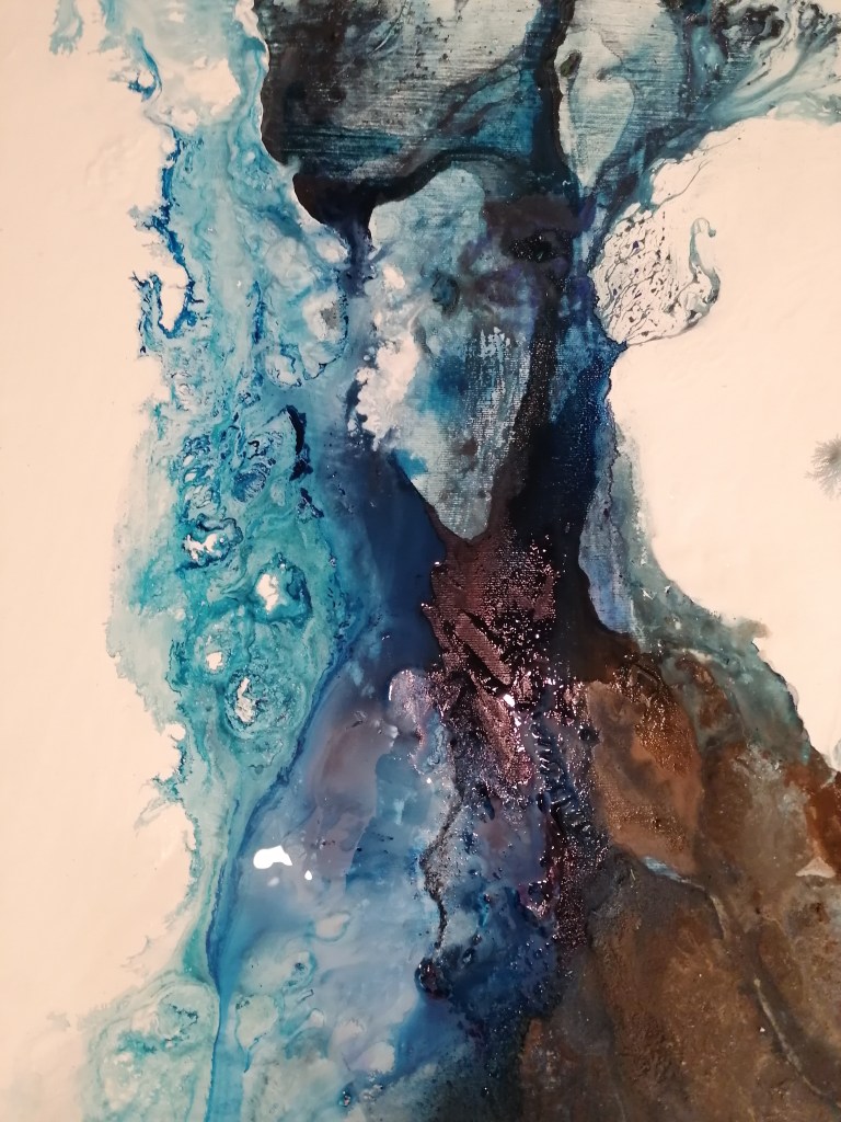 This image has an empty alt attribute; its file name is detail-aquaterra-glacies.jpg